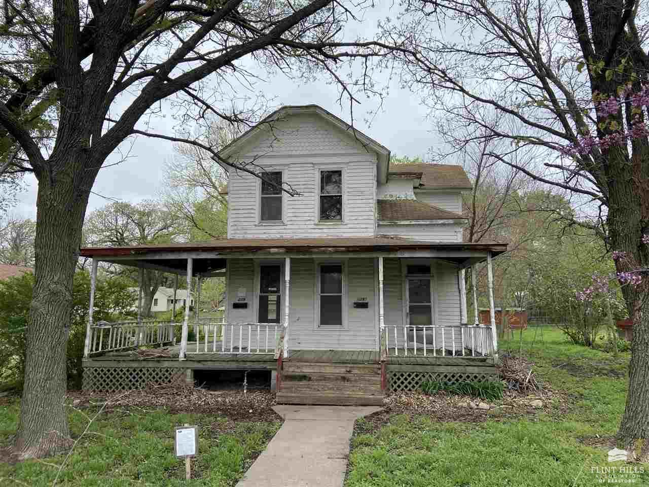 listing main picture