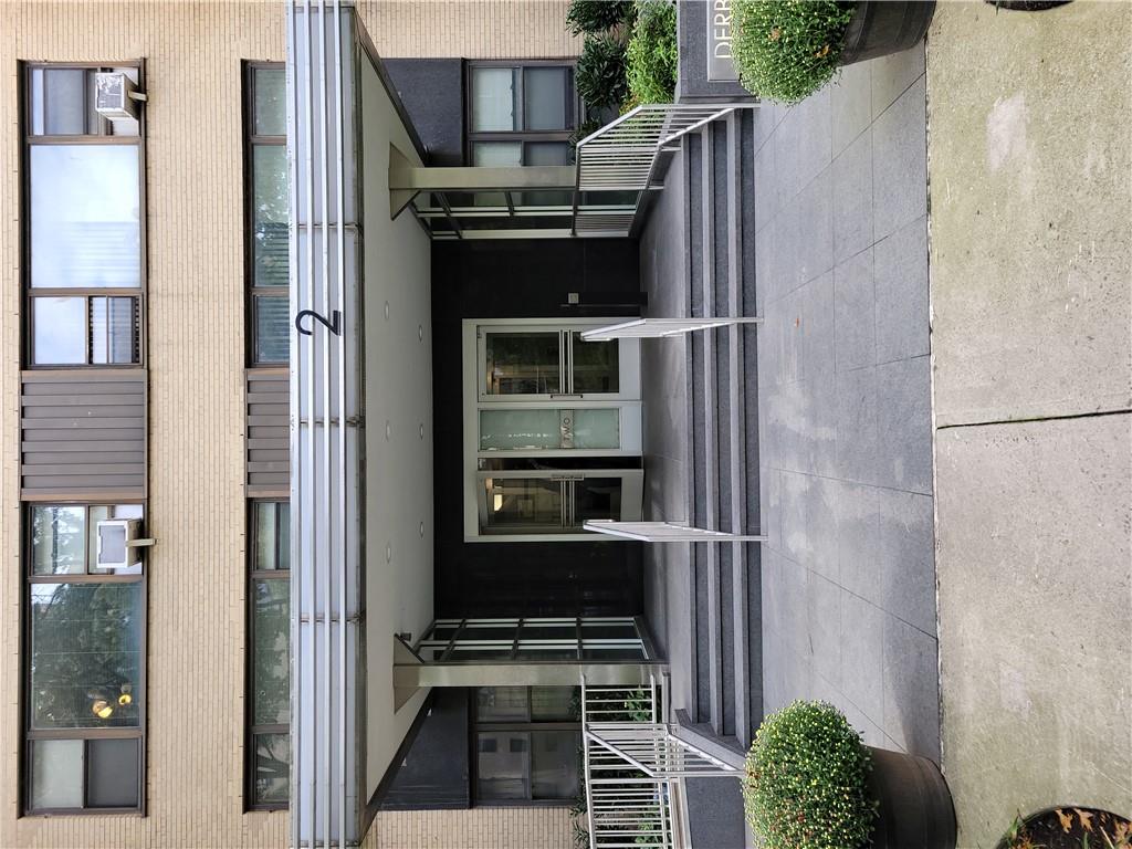 listing main picture