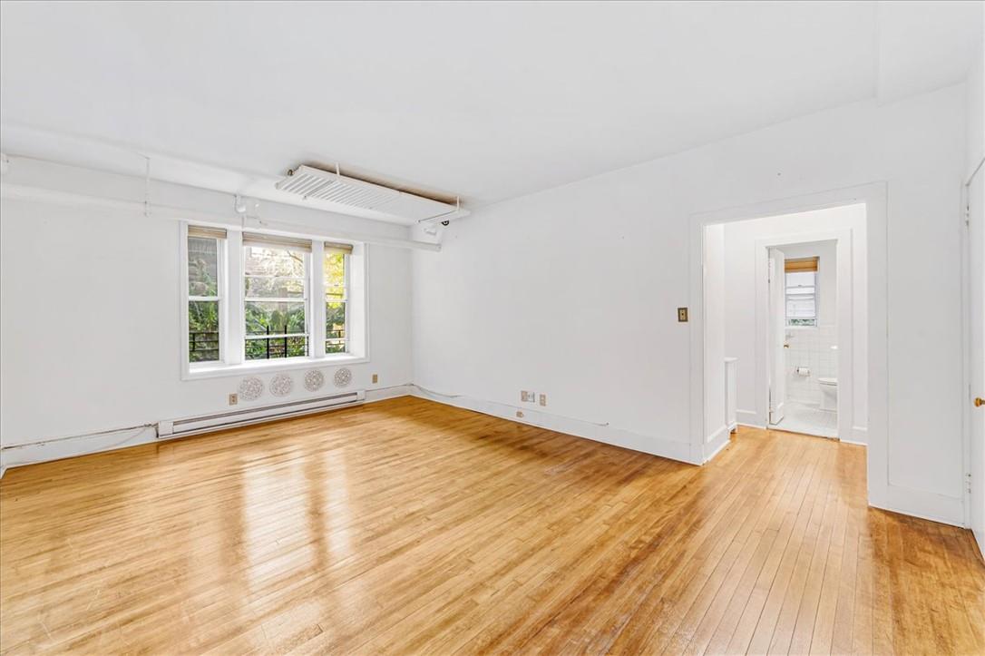 listing main picture