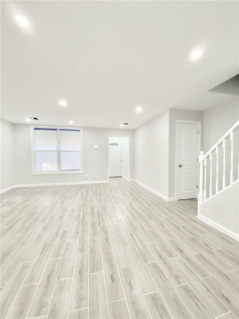 listing main picture