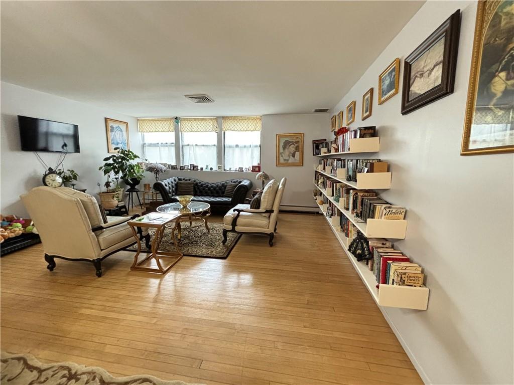listing main picture