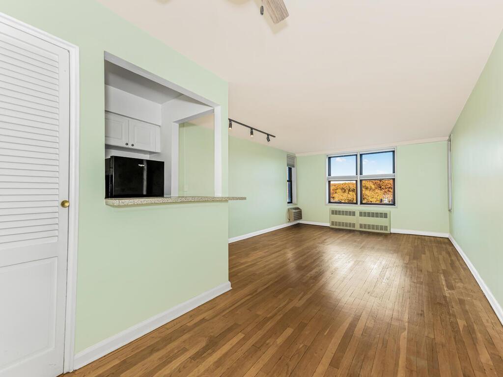 listing main picture