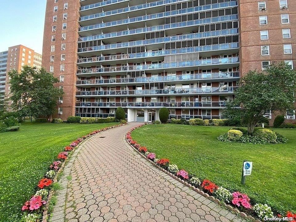 listing main picture