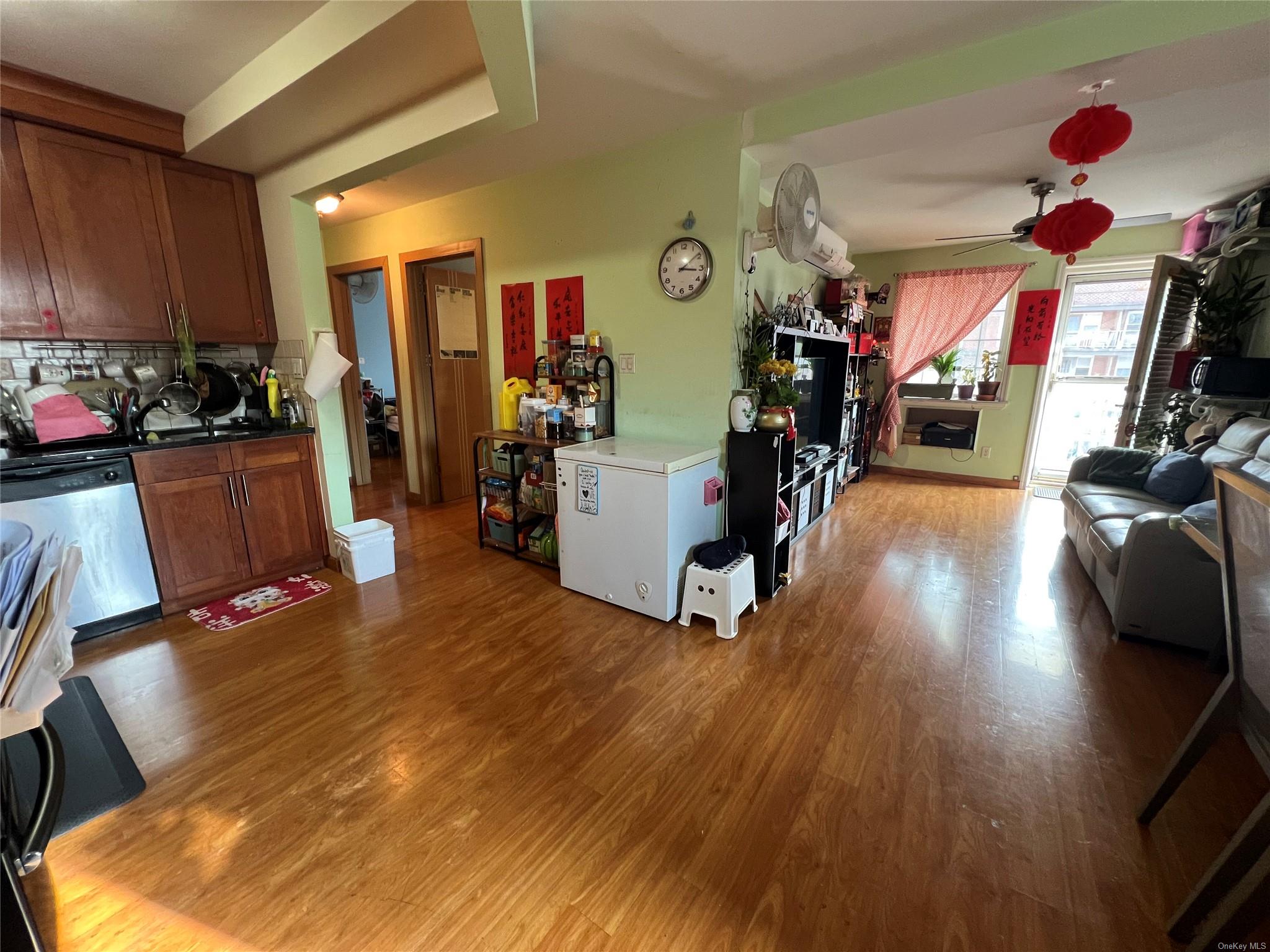 listing main picture