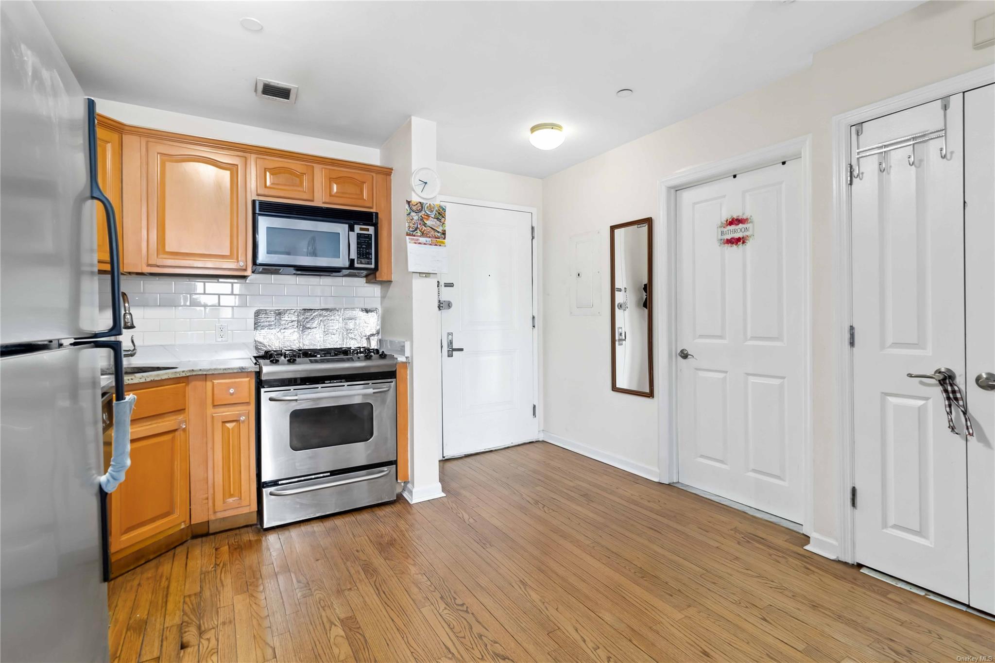 listing main picture
