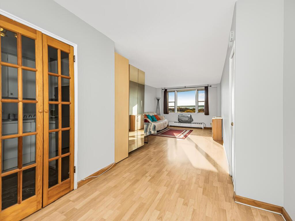 listing main picture