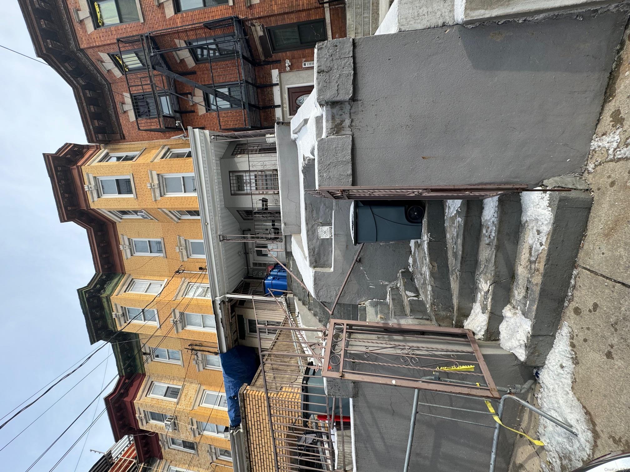 listing main picture