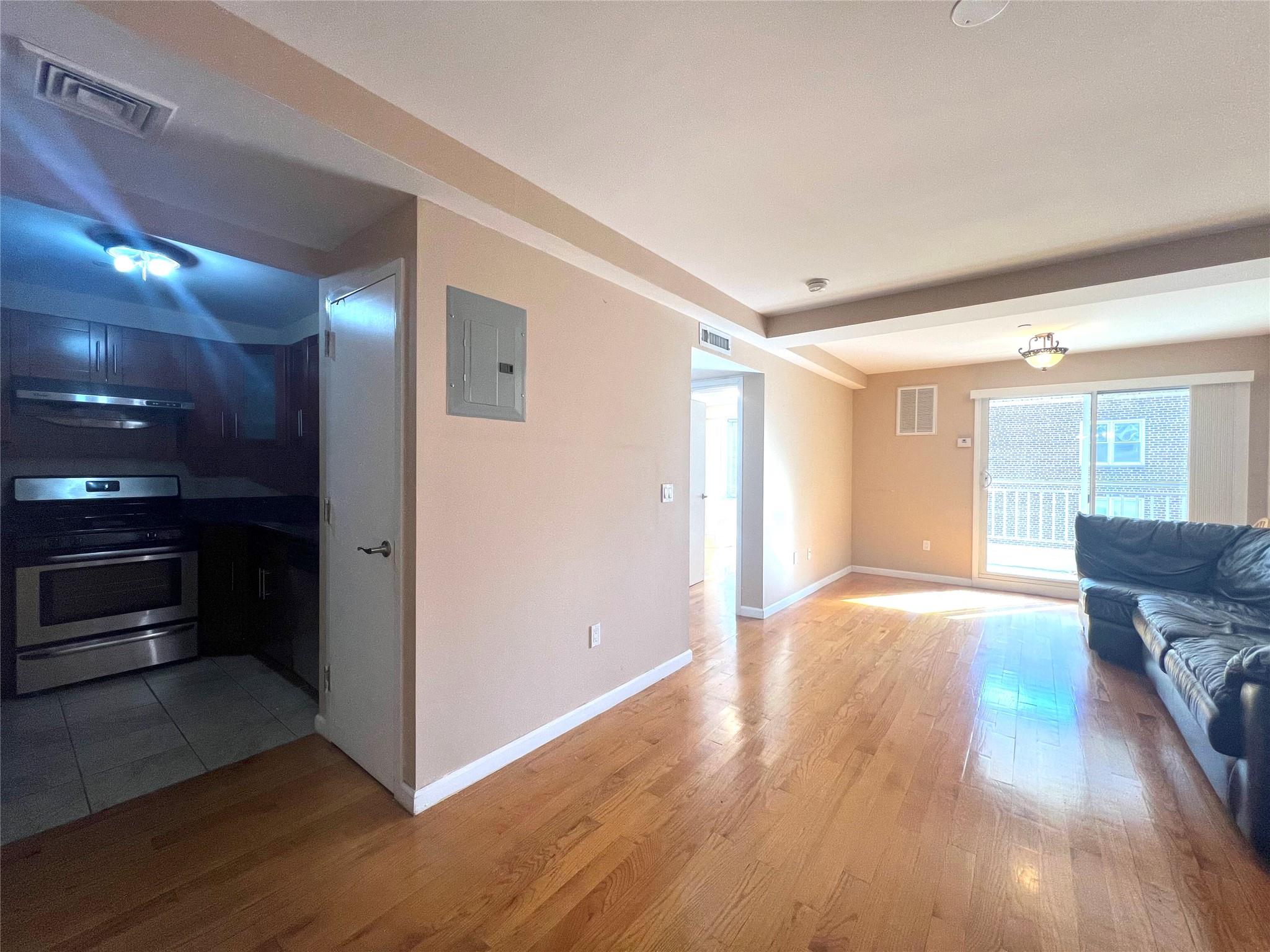 listing main picture