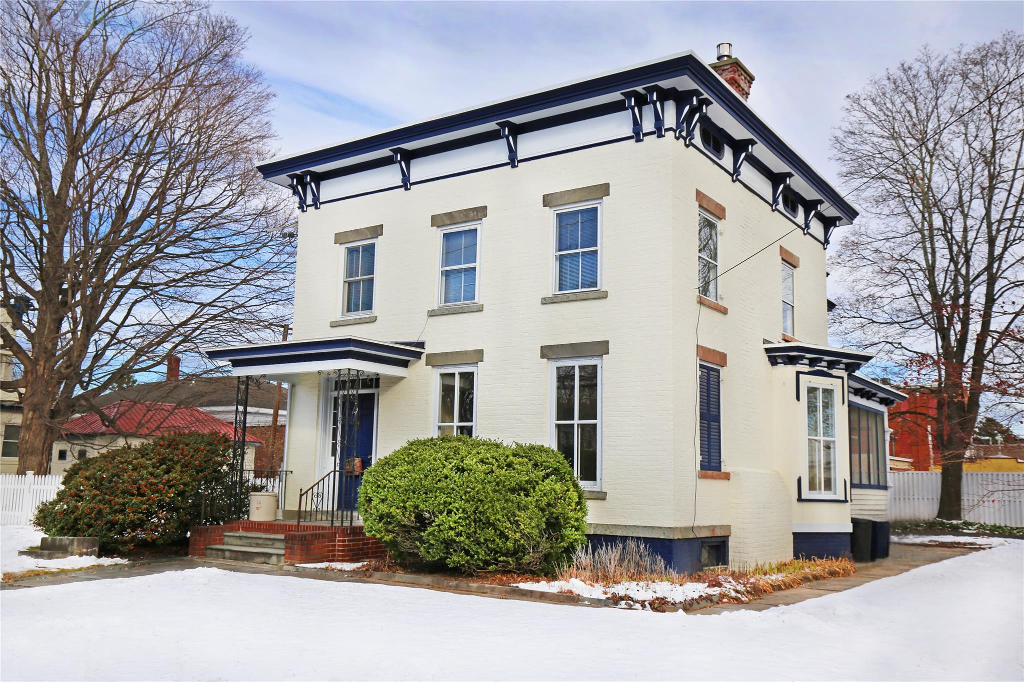 listing main picture