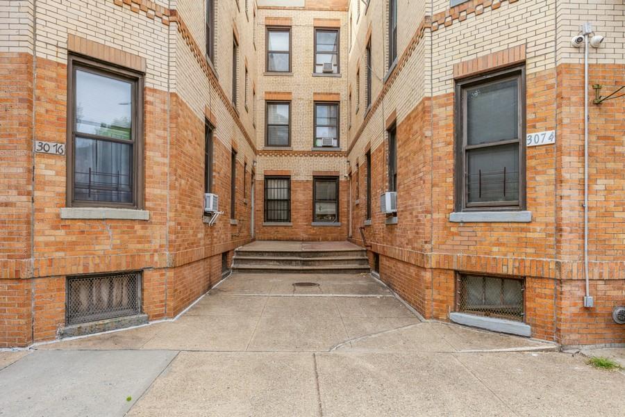 listing main picture