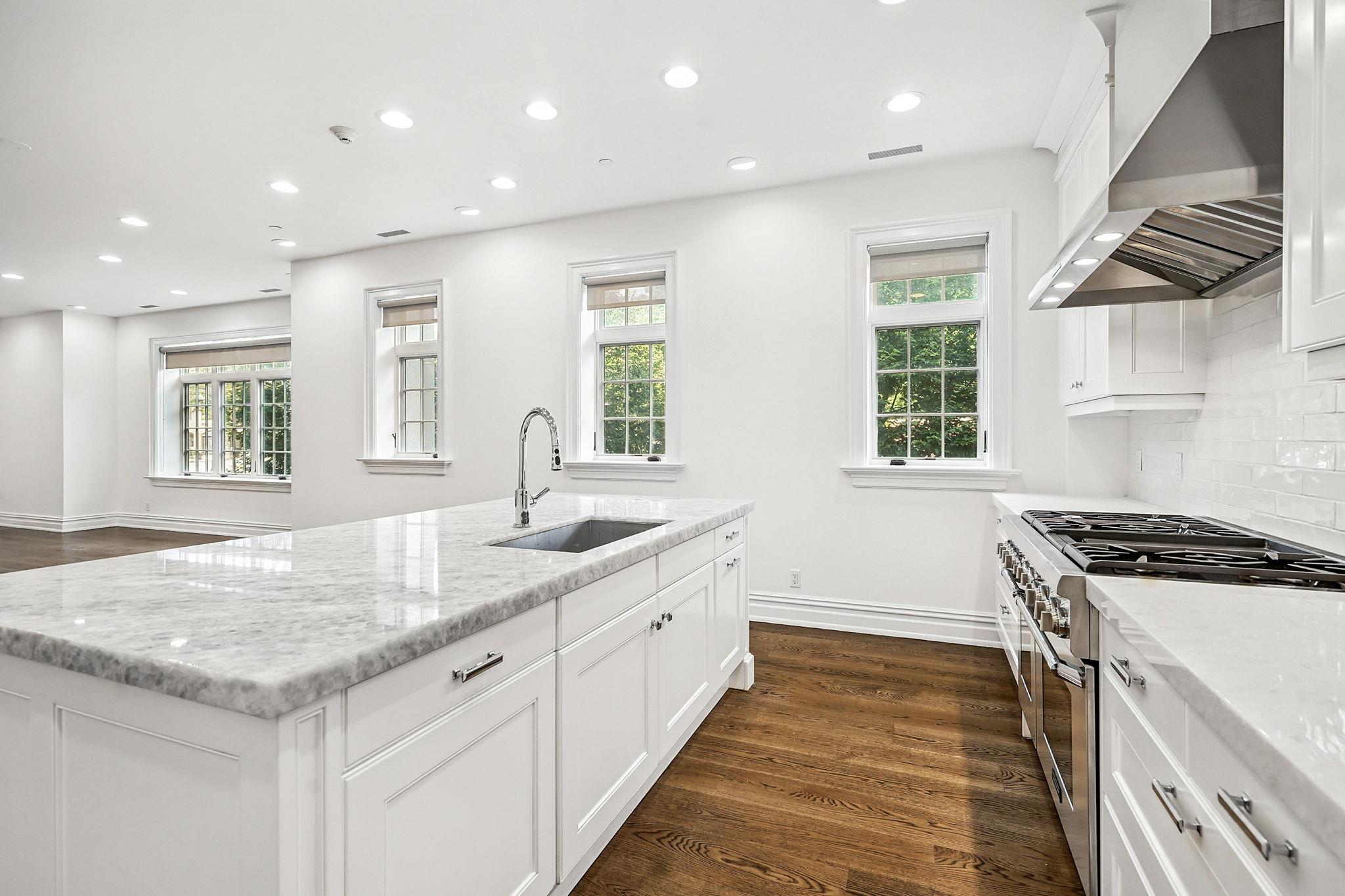 listing main picture