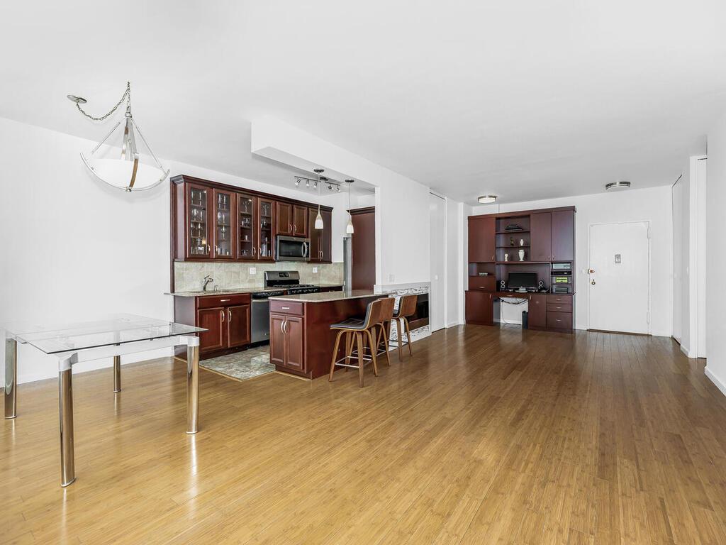listing main picture