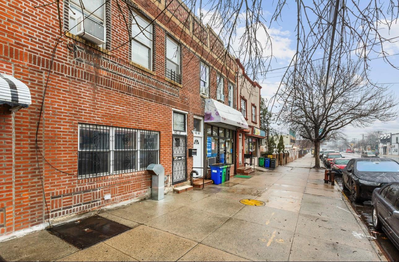 listing main picture