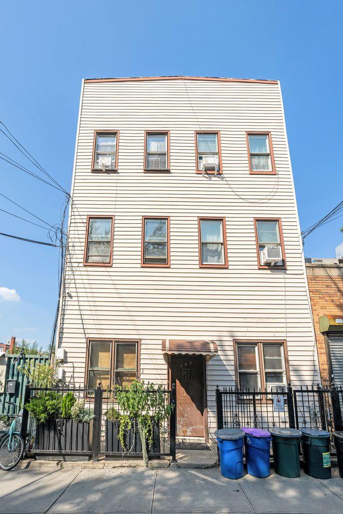 listing main picture