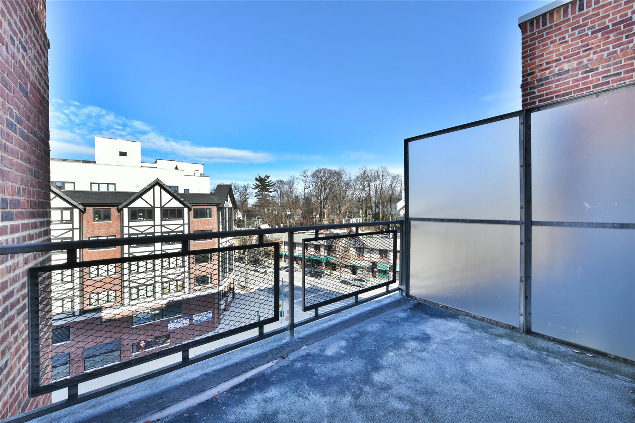 listing main picture