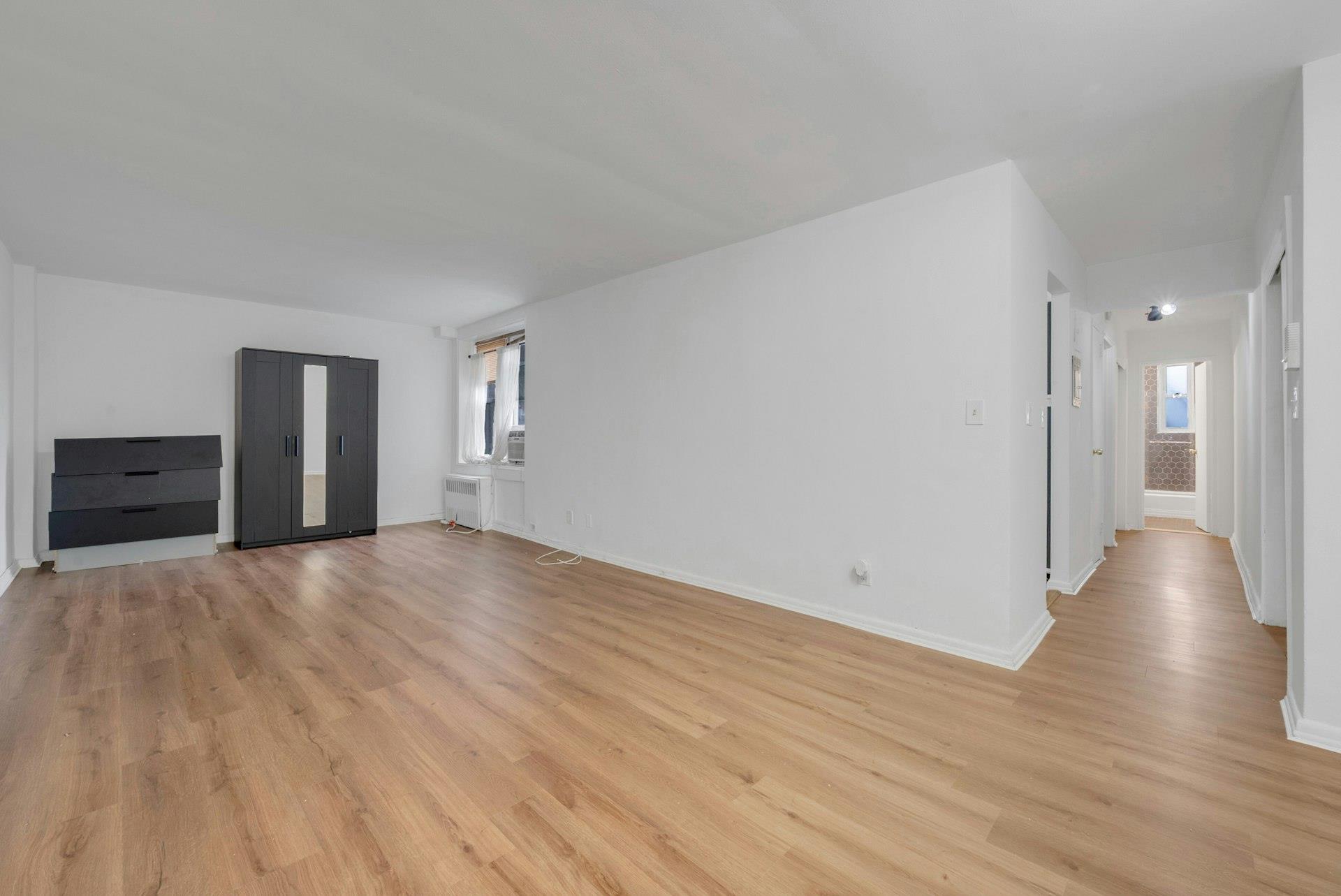 listing main picture