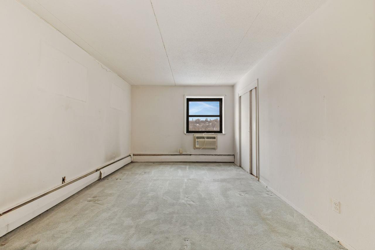 listing main picture