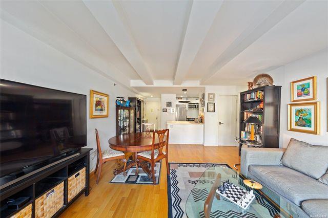 listing main picture