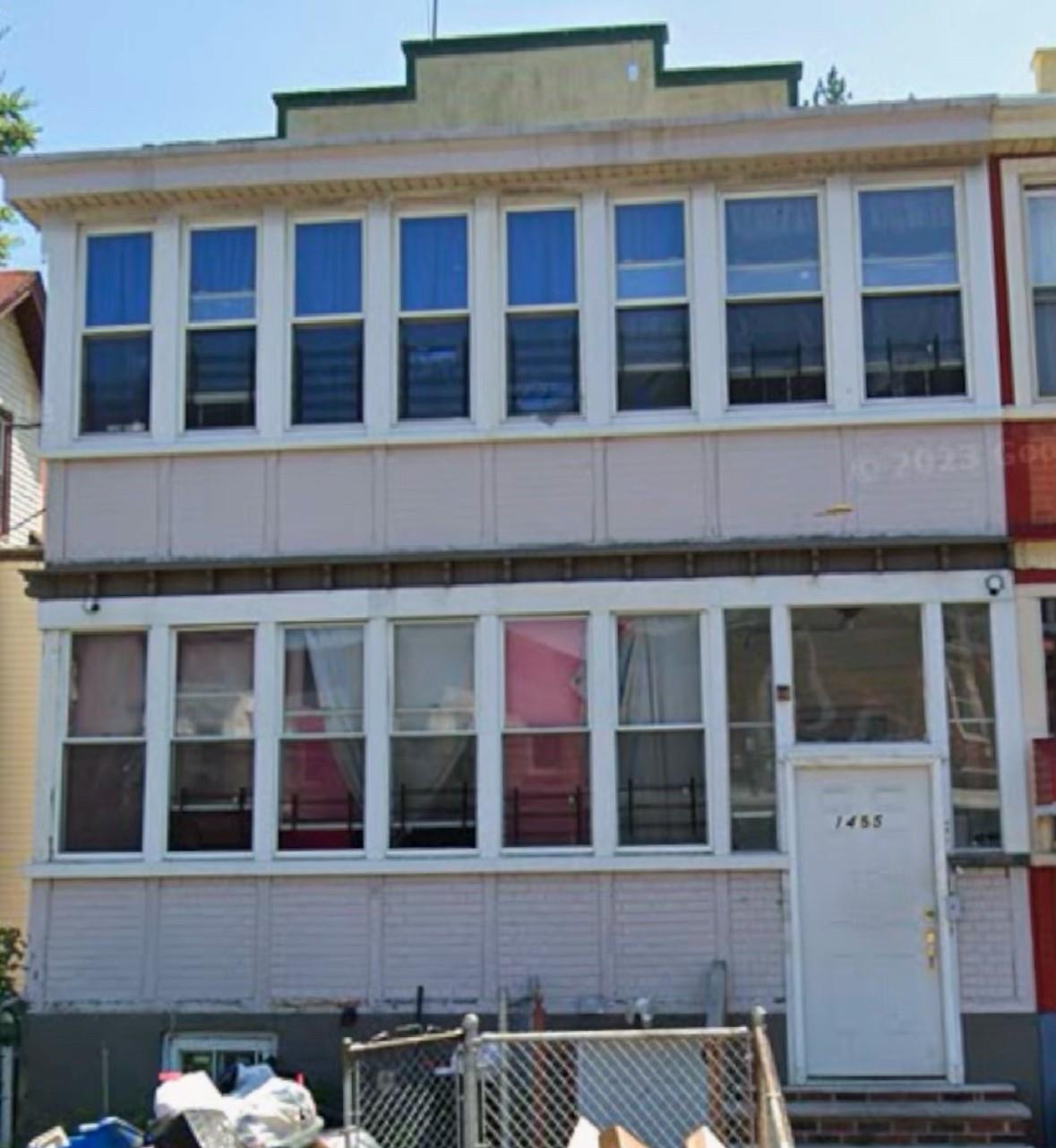 listing main picture