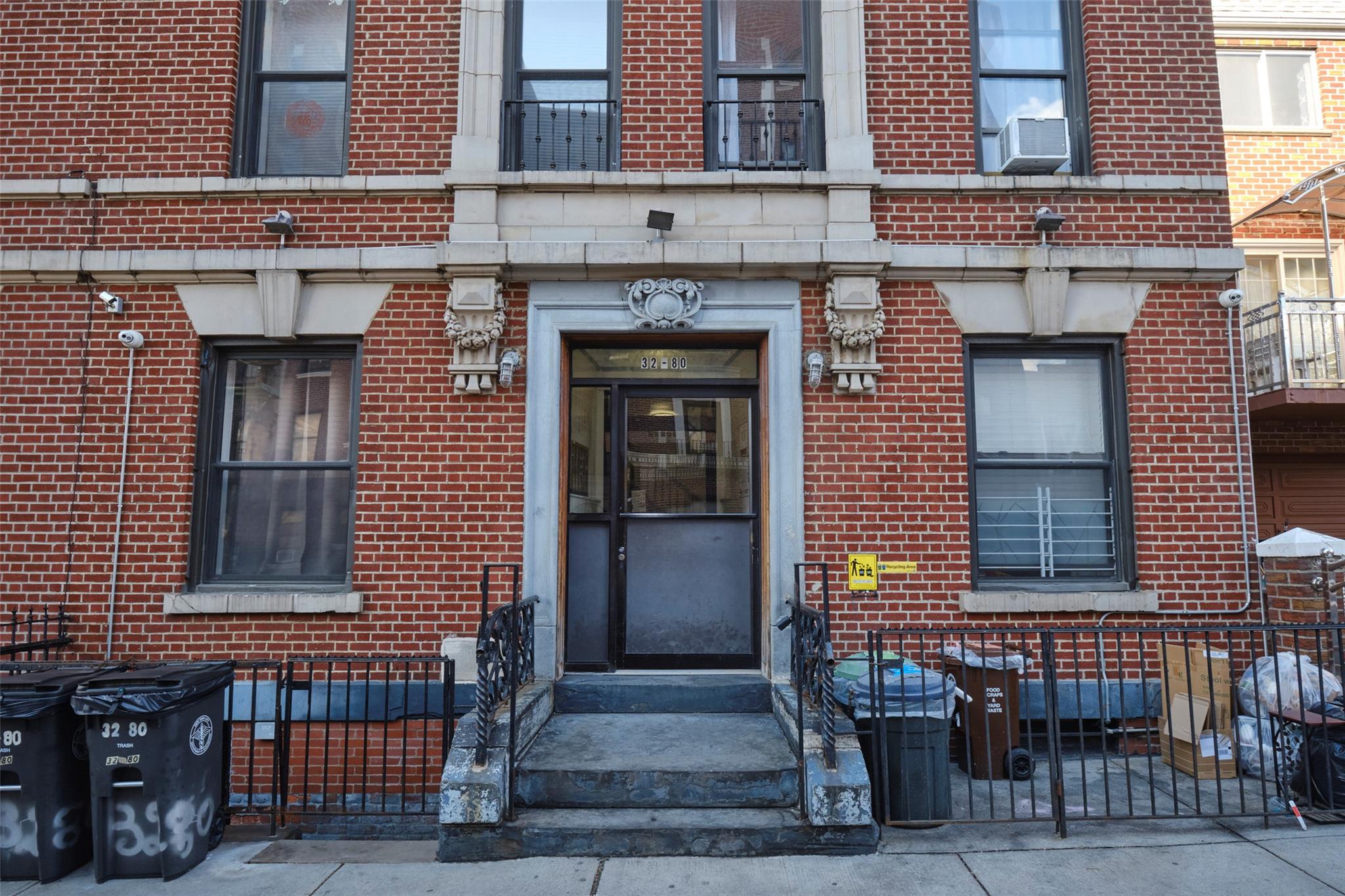 listing main picture