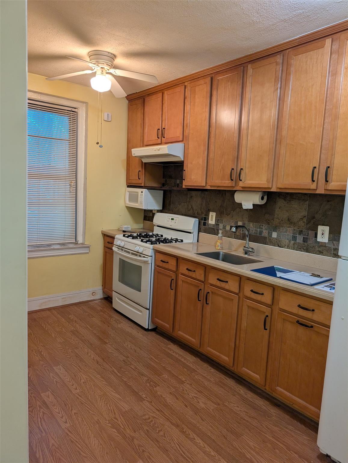 listing main picture
