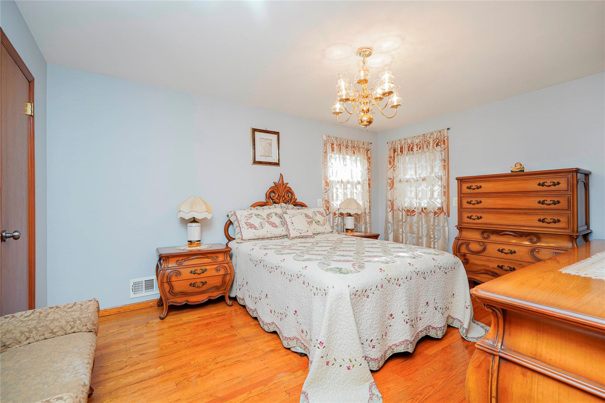 listing main picture