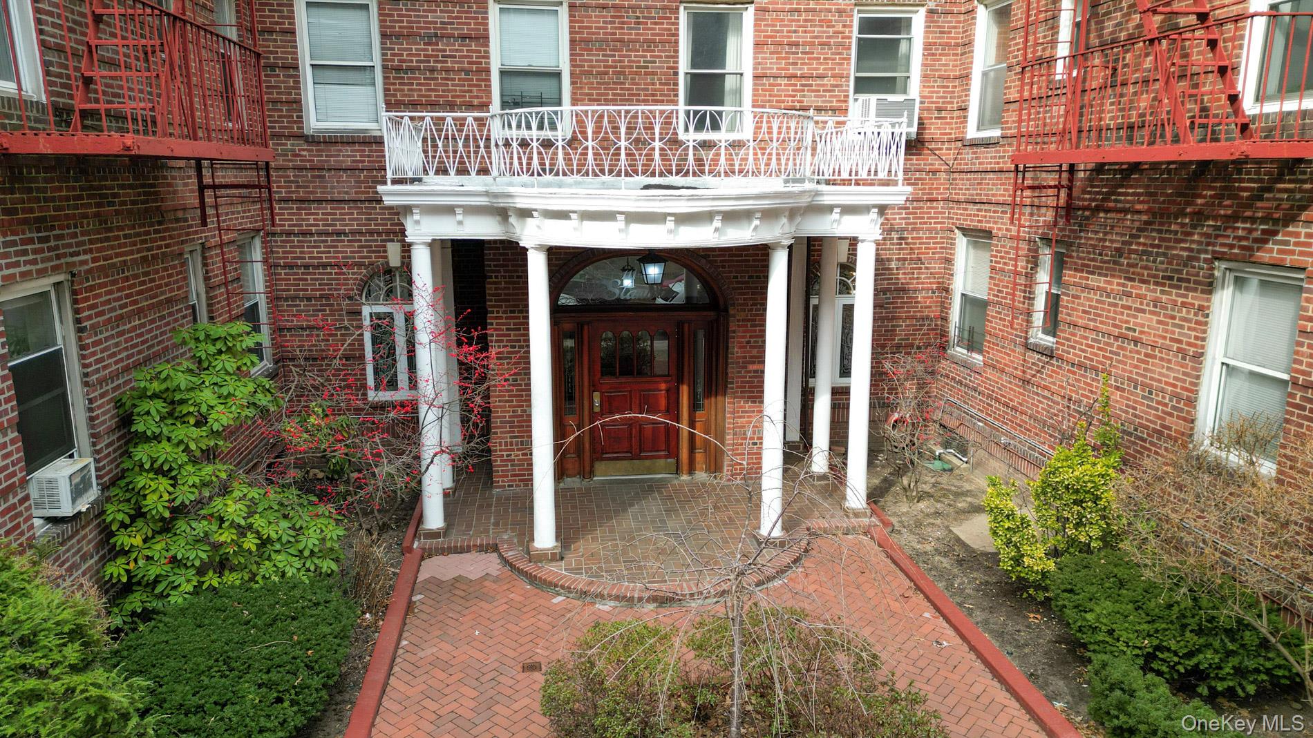 listing main picture