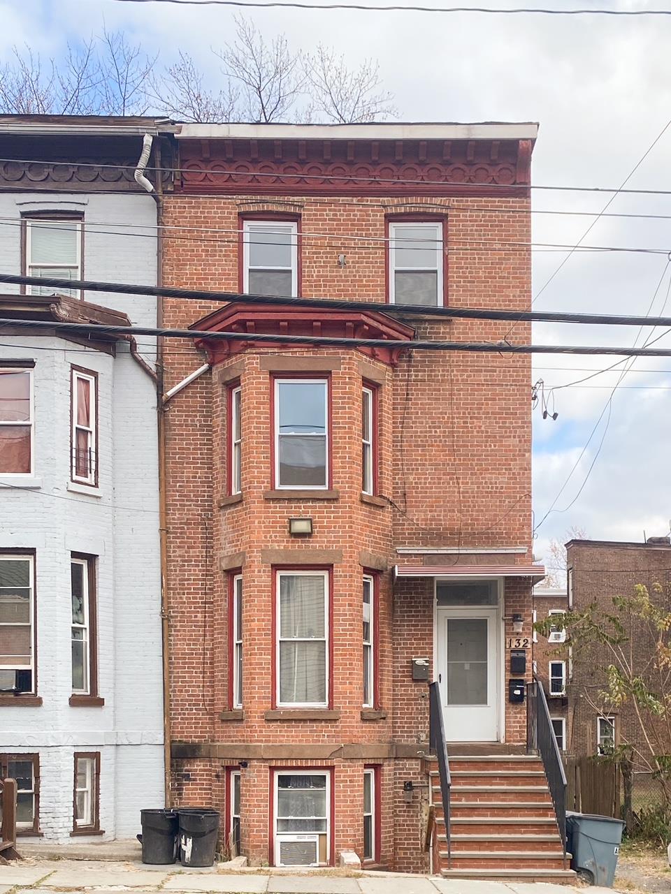 listing main picture