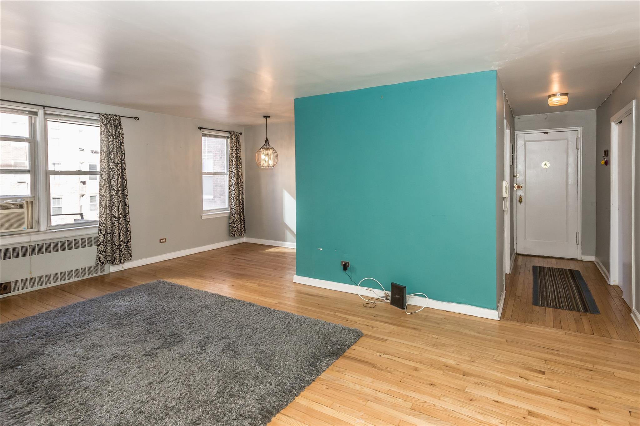 listing main picture