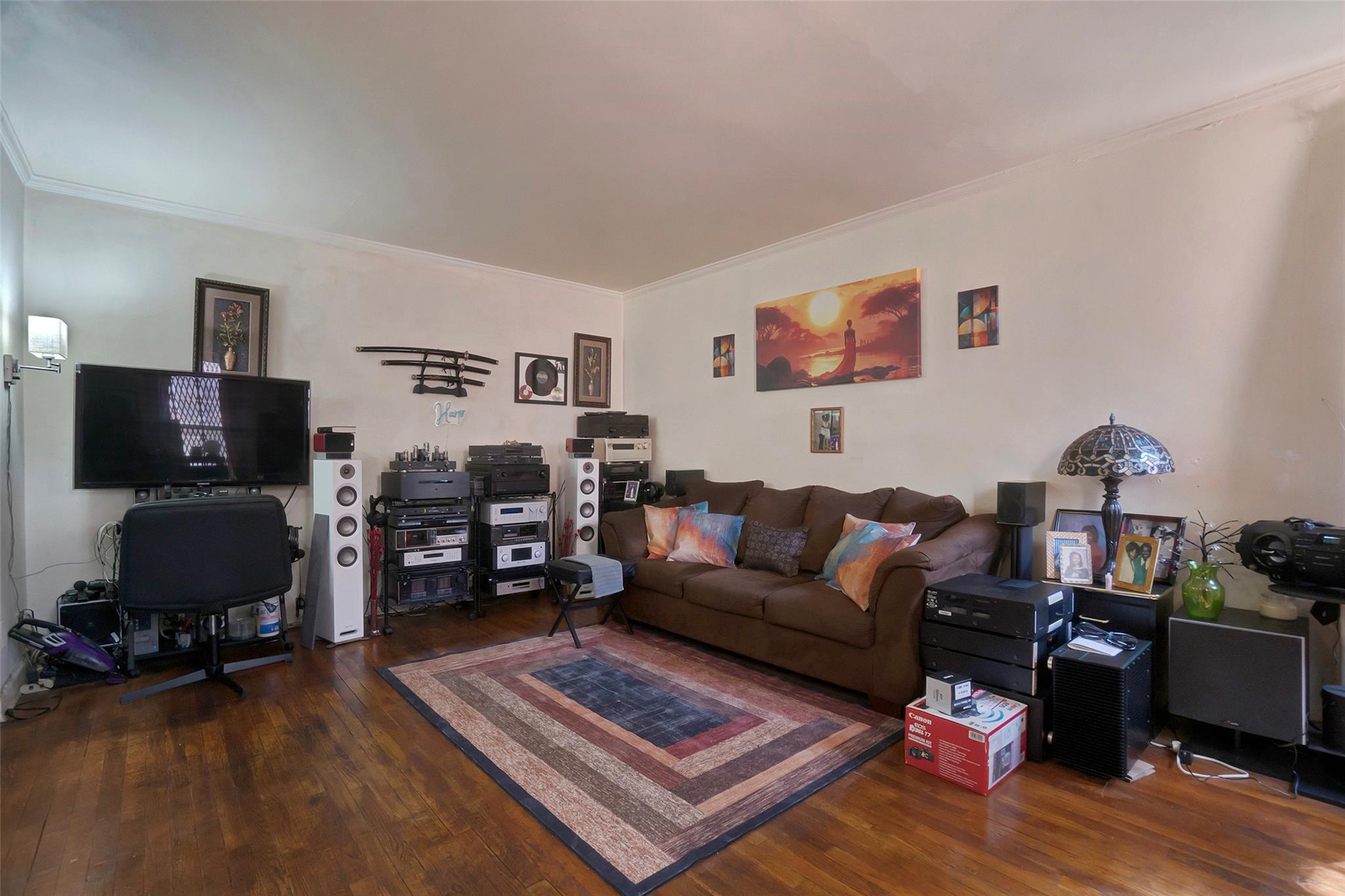 listing main picture