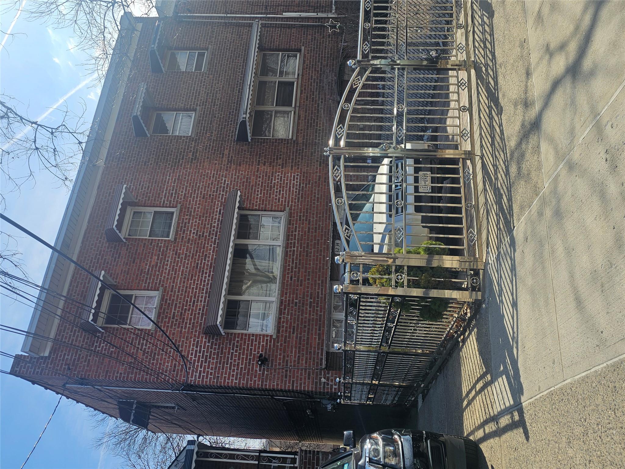 listing main picture