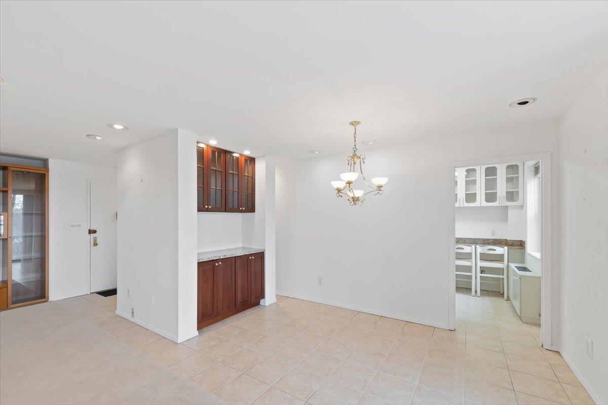 listing main picture