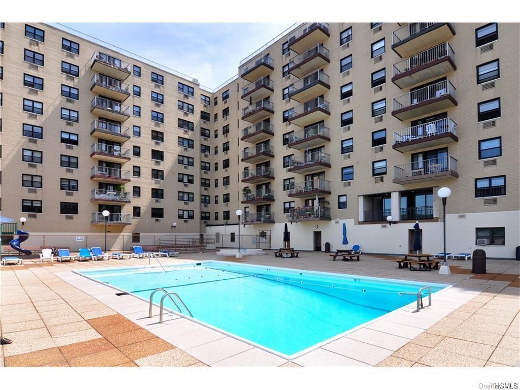 listing main picture