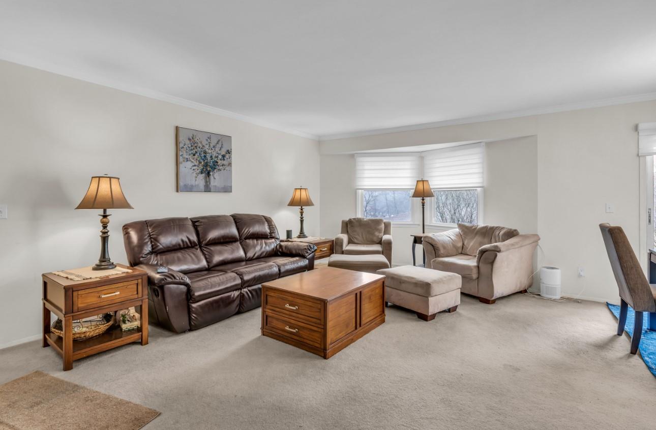 listing main picture