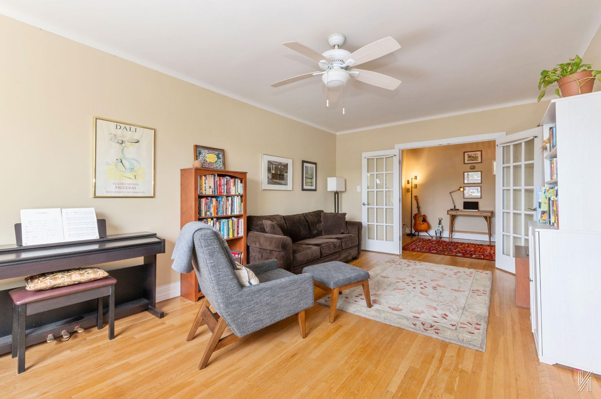 listing main picture