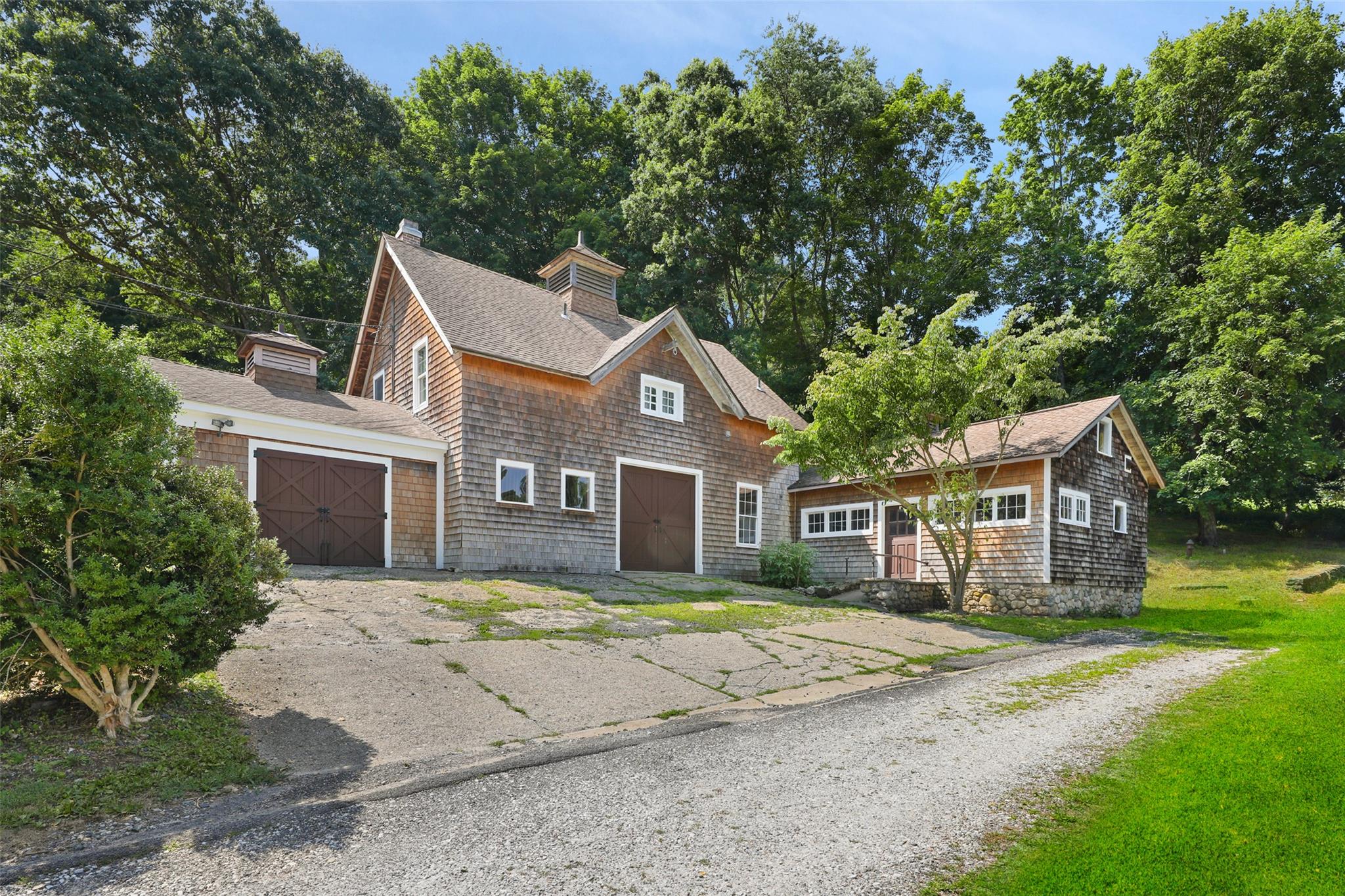 listing main picture