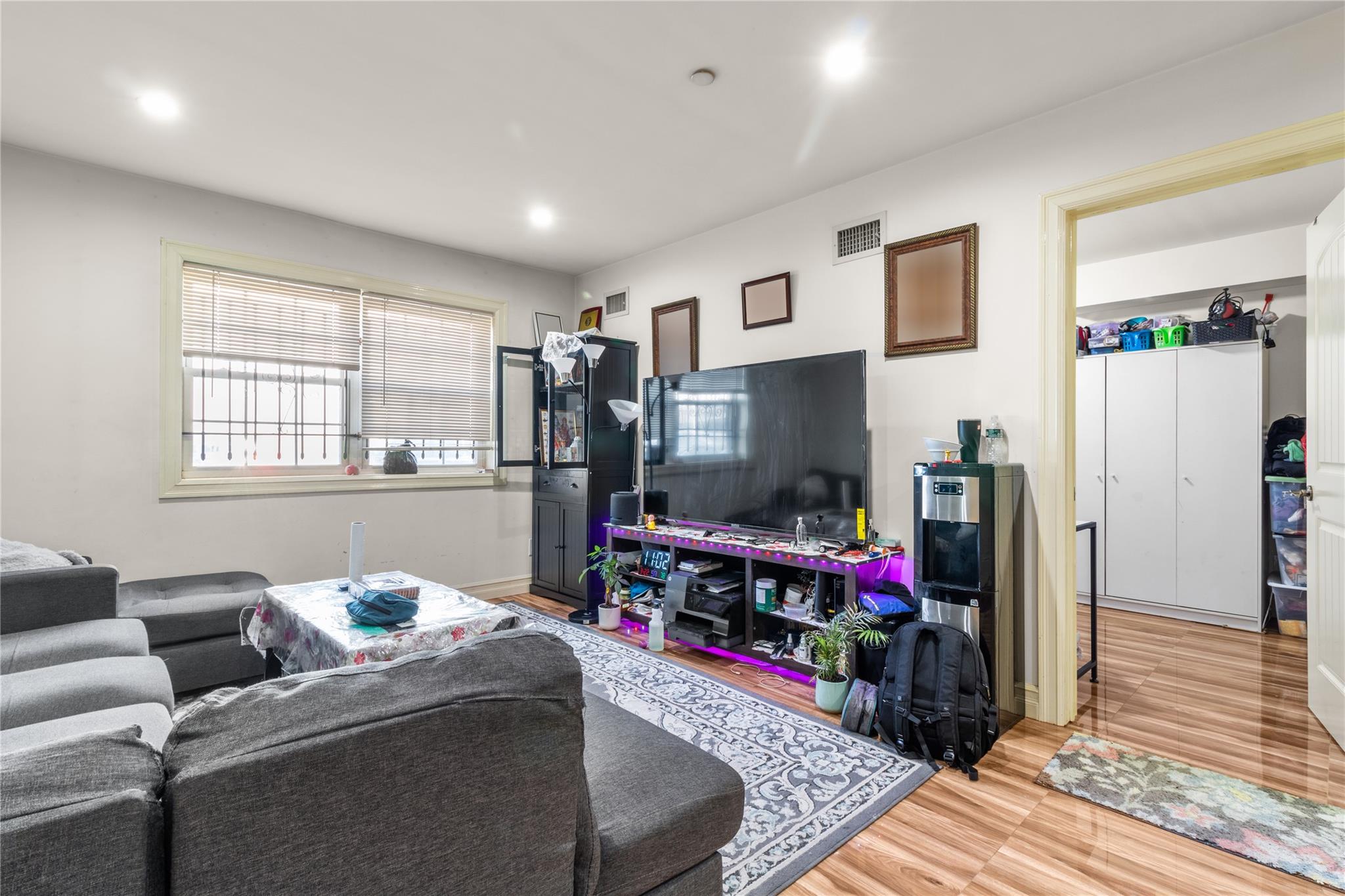 listing main picture