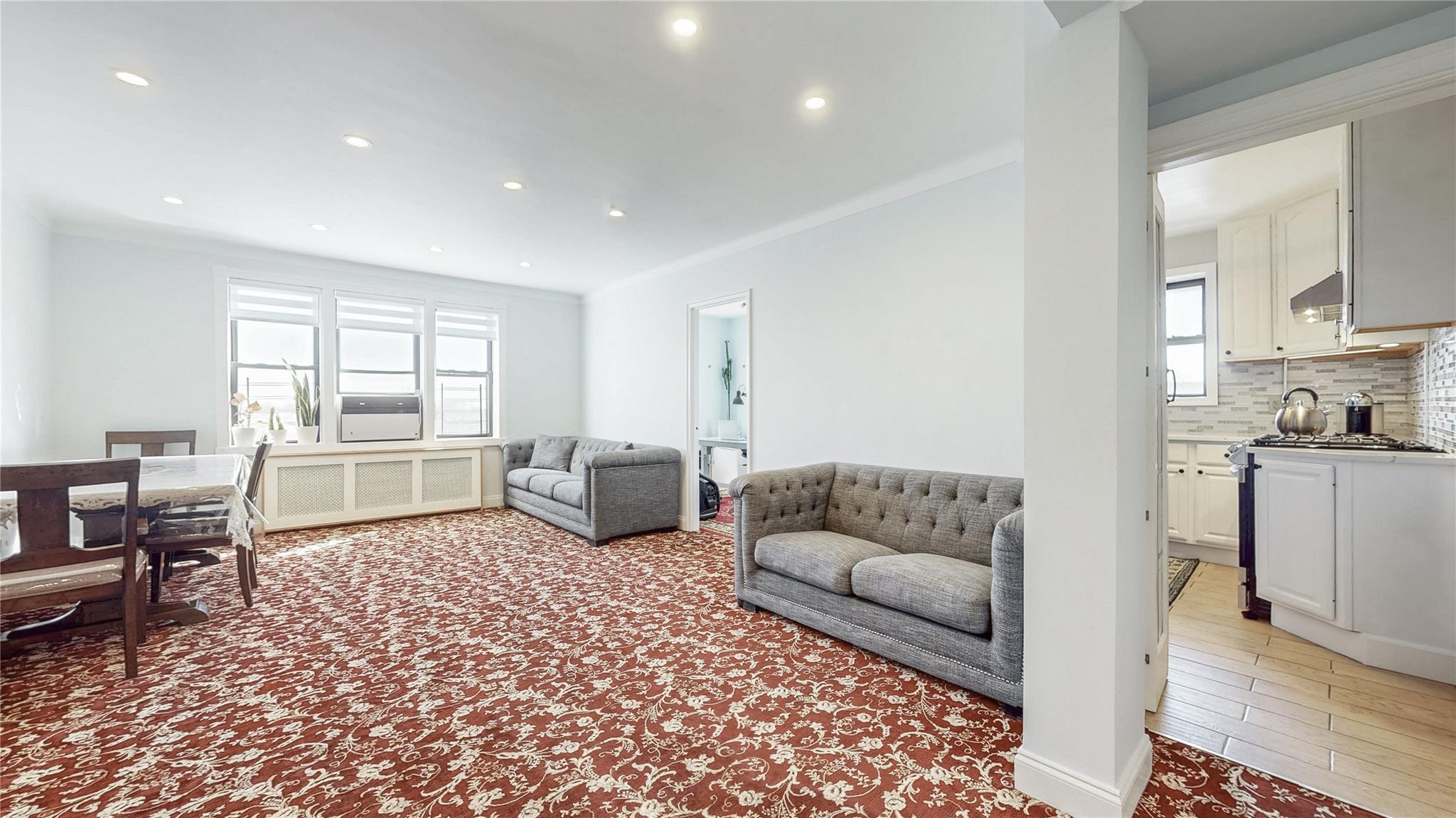 listing main picture
