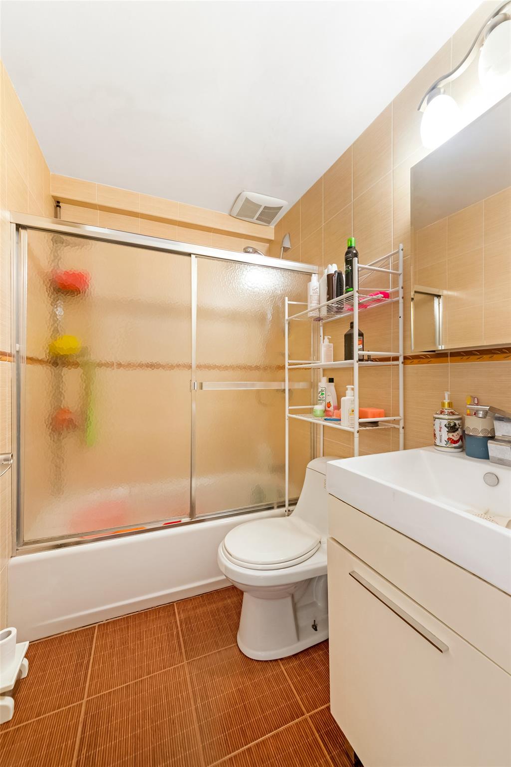 listing main picture