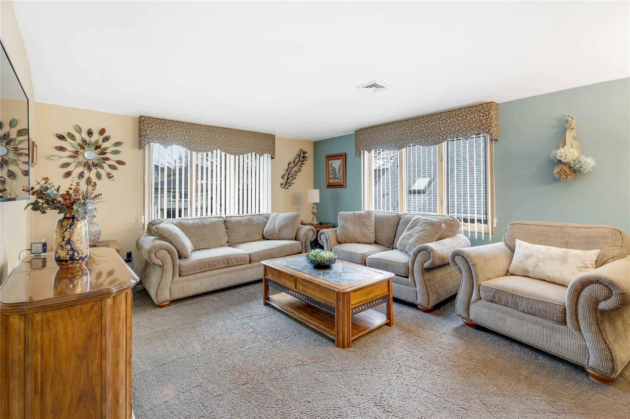 listing main picture