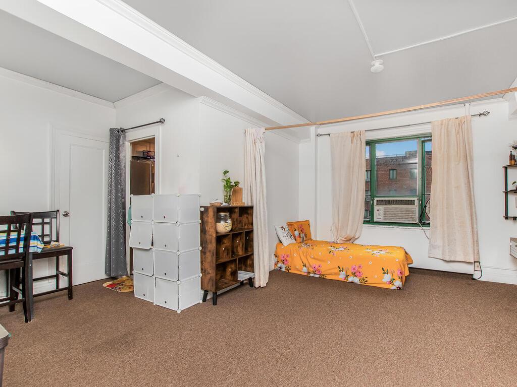 listing main picture