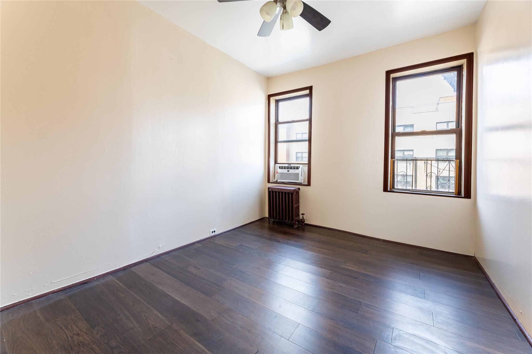 listing main picture