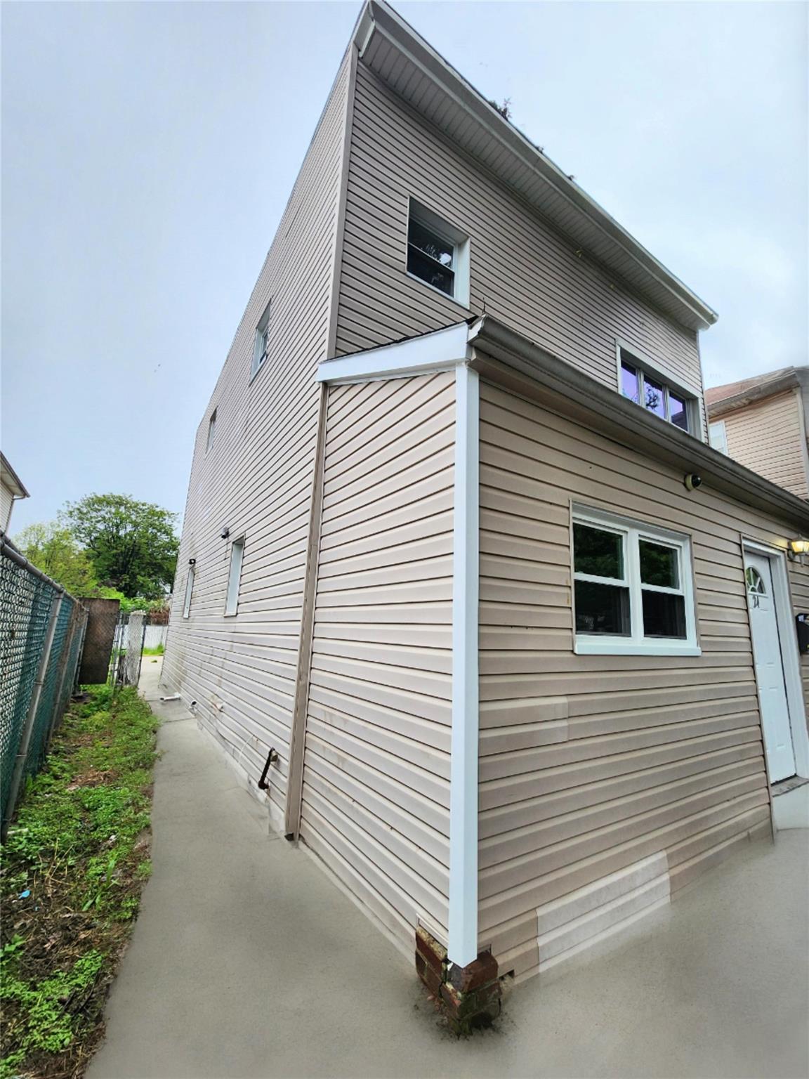 listing main picture