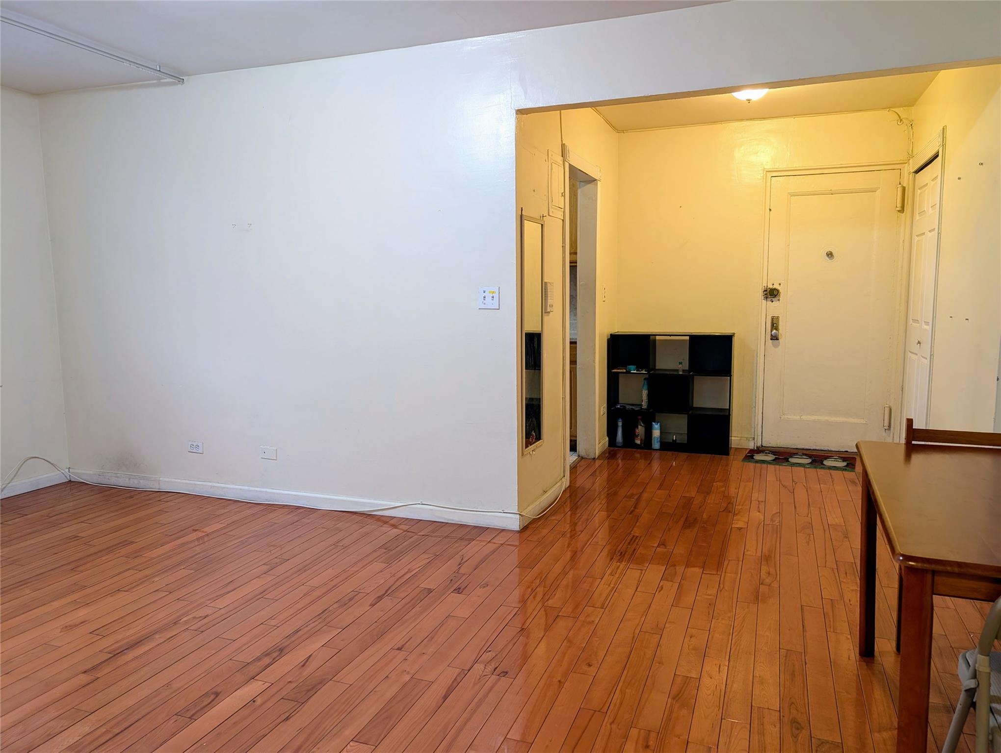 listing main picture