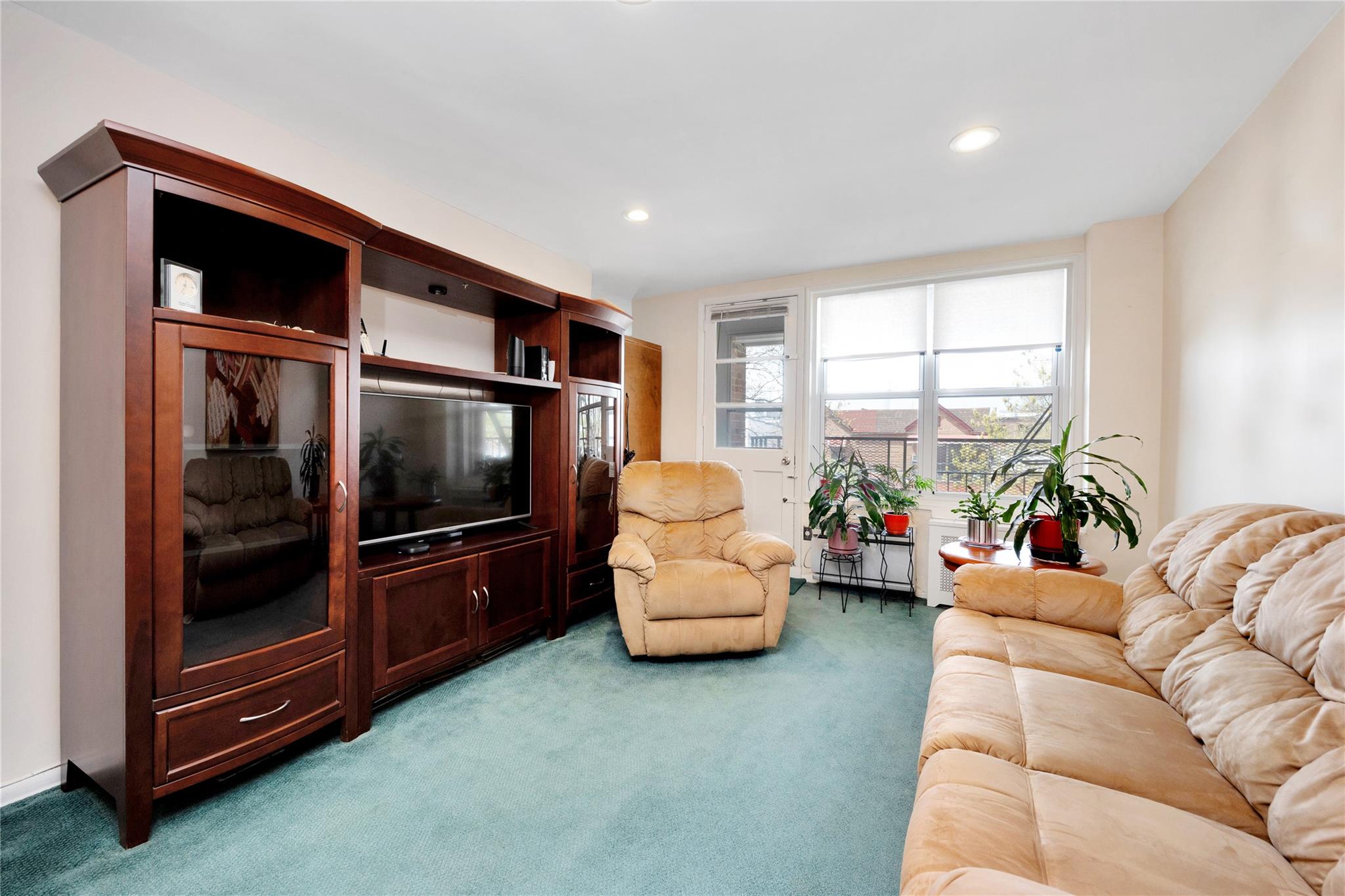 listing main picture
