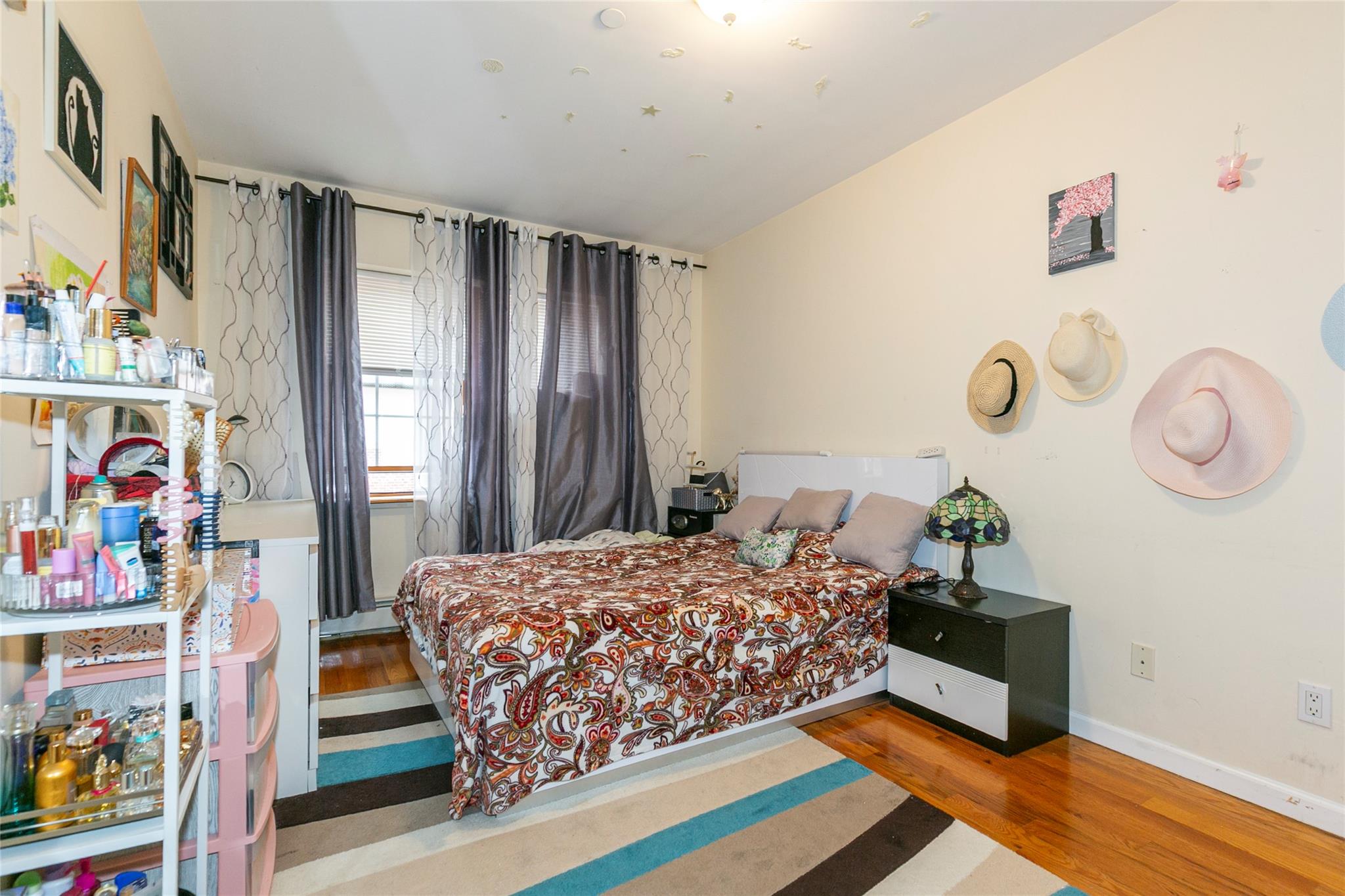 listing main picture