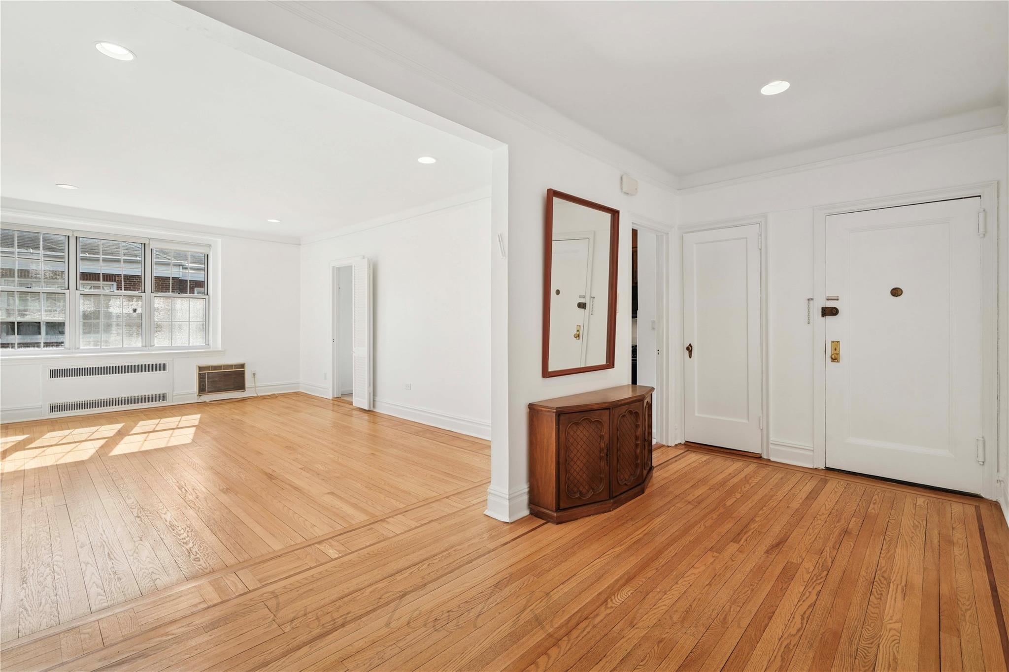 listing main picture