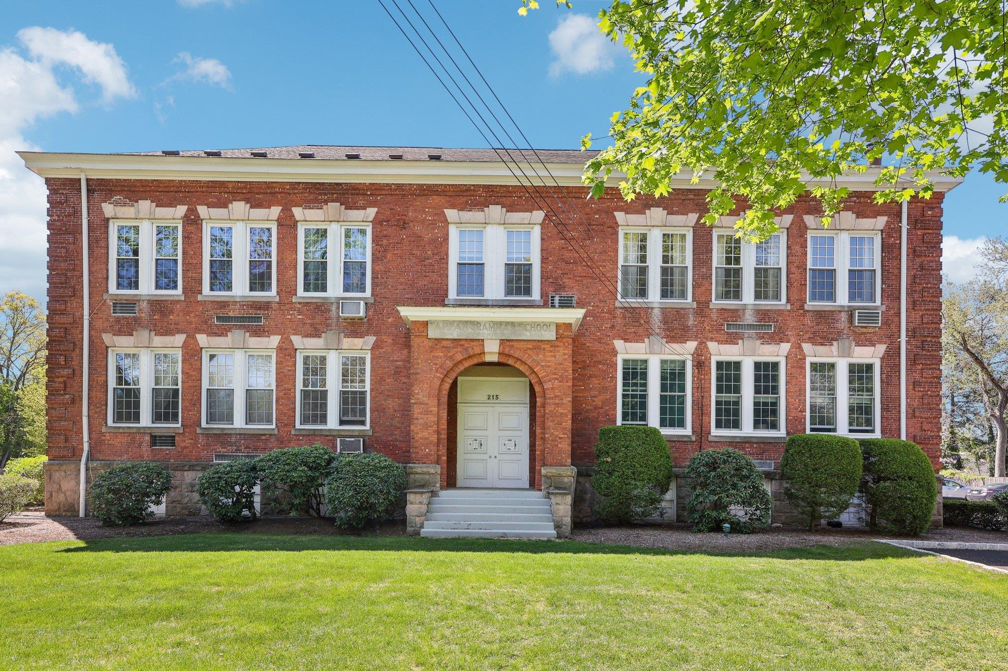 listing main picture