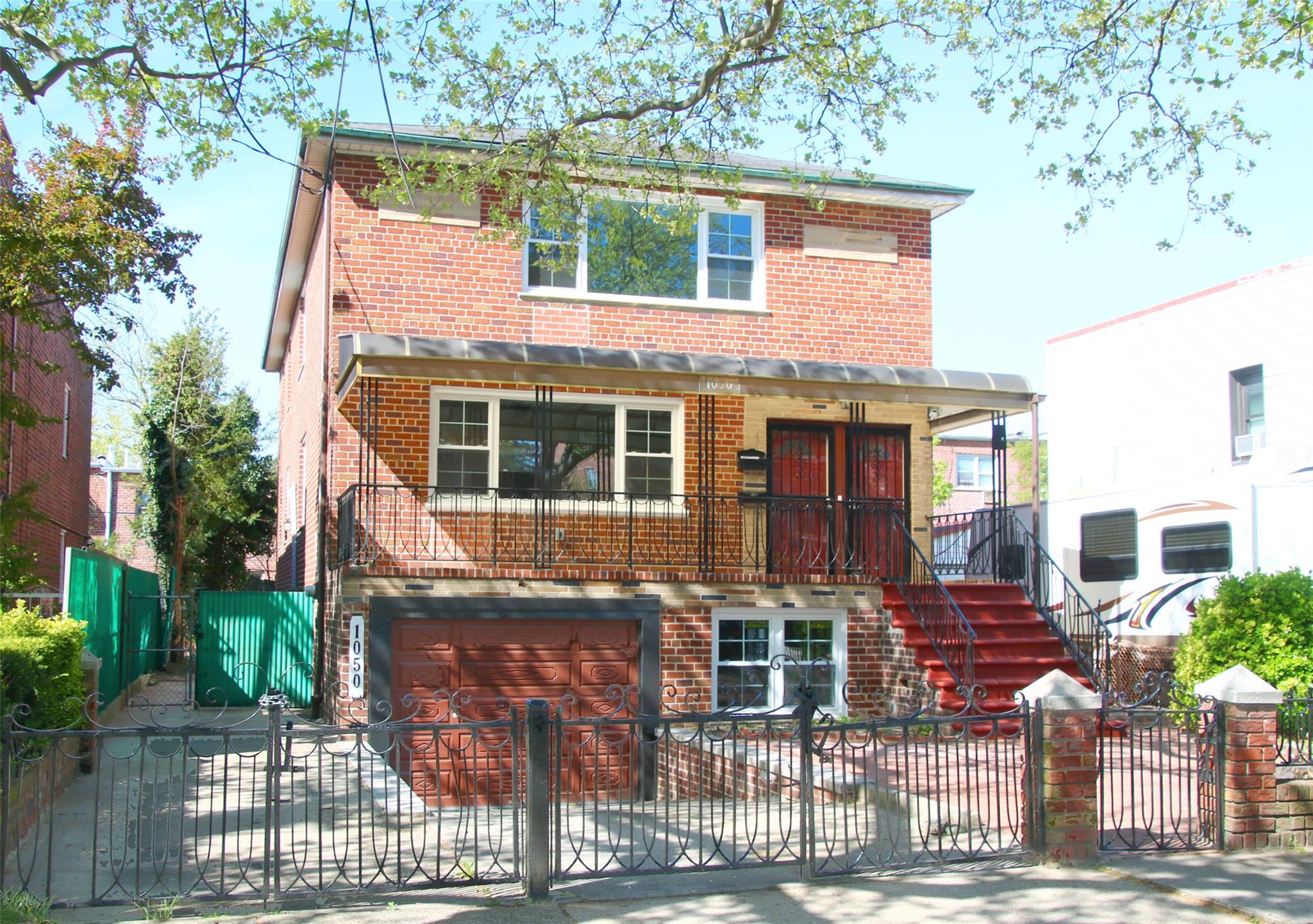 listing main picture