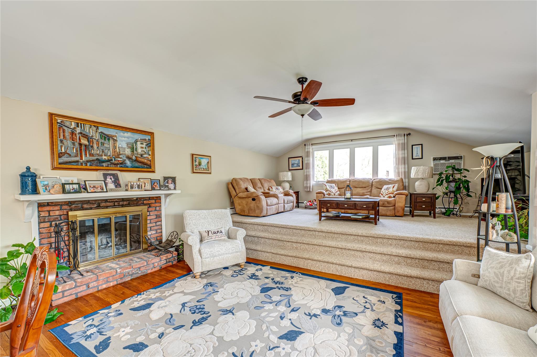 listing main picture